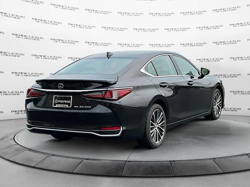2022 Lexus ES 250 Base