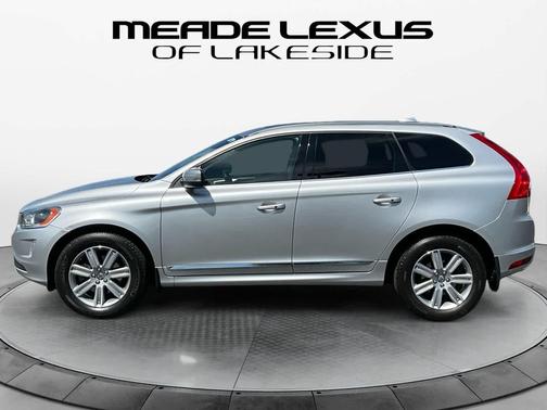 Bright Silver Metallic 2017 Volvo XC60 T5 Inscription
