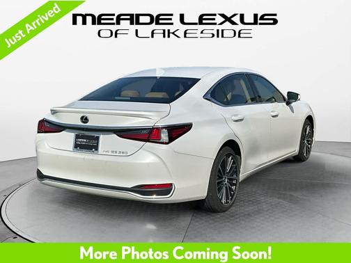 Eminent White Pearl 2023 Lexus ES 250 Base