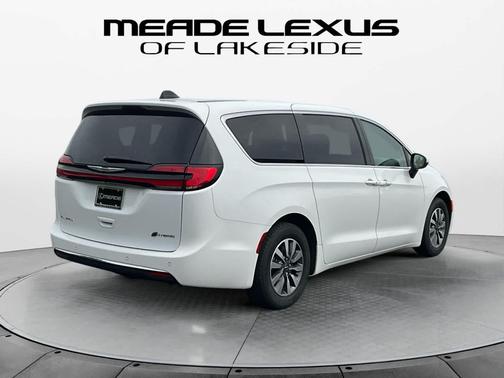 Bright White Clearcoat 2023 Chrysler Pacifica Hybrid Touring L