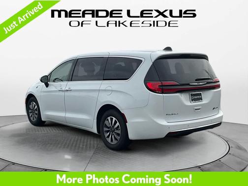 Bright White Clearcoat 2023 Chrysler Pacifica Hybrid Touring L