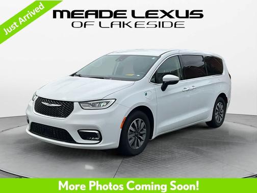 Bright White Clearcoat 2023 Chrysler Pacifica Hybrid Touring L