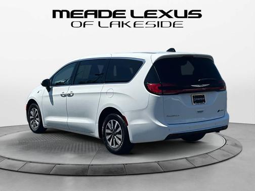 Bright White Clearcoat 2023 Chrysler Pacifica Hybrid Touring L