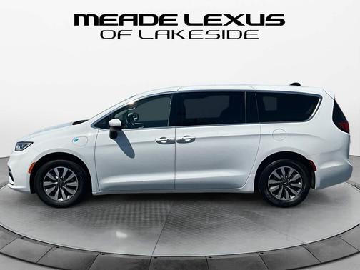 Bright White Clearcoat 2023 Chrysler Pacifica Hybrid Touring L