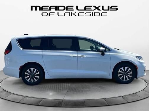 Bright White Clearcoat 2023 Chrysler Pacifica Hybrid Touring L