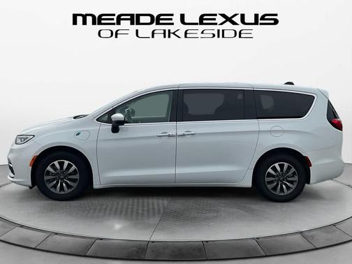 Bright White Clearcoat 2023 Chrysler Pacifica Hybrid Touring L