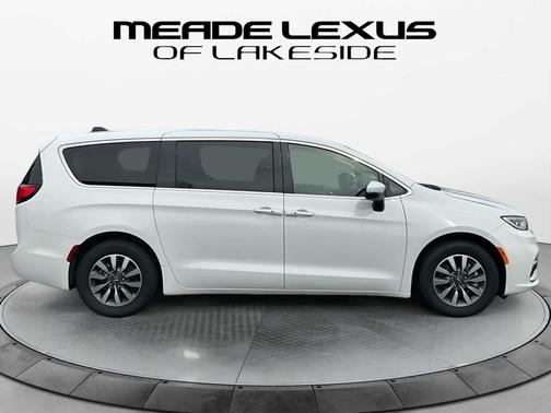 Bright White Clearcoat 2023 Chrysler Pacifica Hybrid Touring L