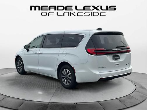 Bright White Clearcoat 2023 Chrysler Pacifica Hybrid Touring L