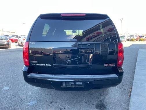 Photo 4 of 28 of 2008 GMC Yukon XL SLT