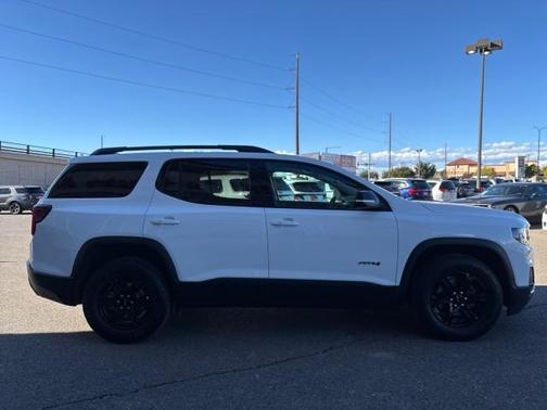 2022 GMC Acadia AT4