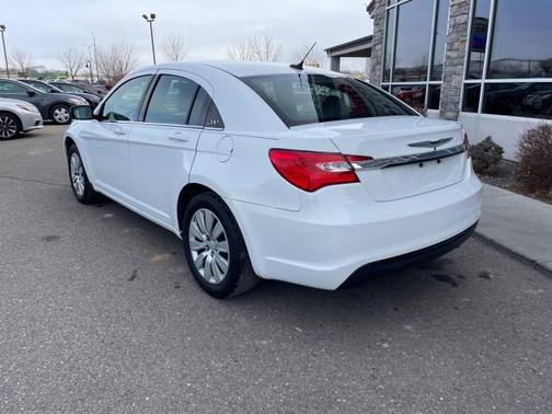 Photo 3 of 28 of 2013 Chrysler 200 Touring