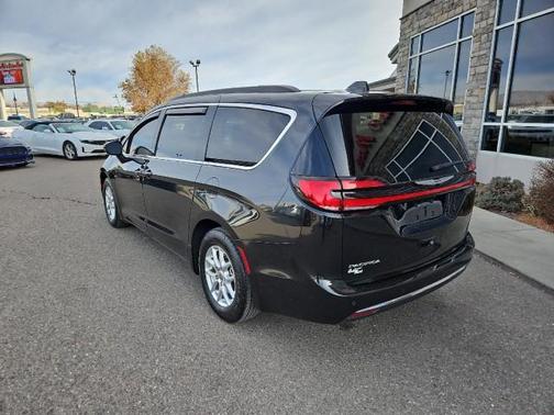 2022 Chrysler Pacifica Touring-L