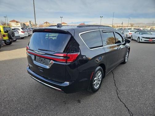2022 Chrysler Pacifica Touring-L