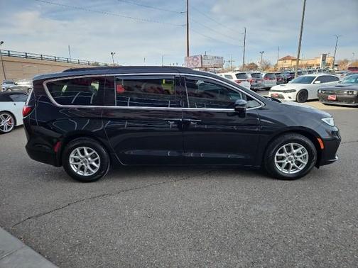 2022 Chrysler Pacifica Touring-L