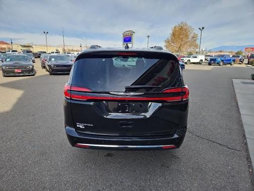 2022 Chrysler Pacifica Touring-L