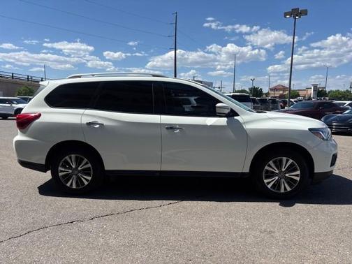 2019 Nissan Pathfinder SV