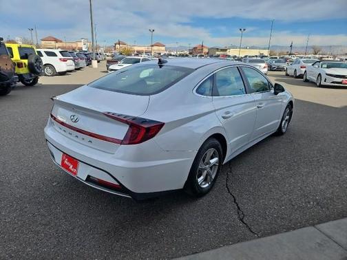 2022 Hyundai SONATA SE