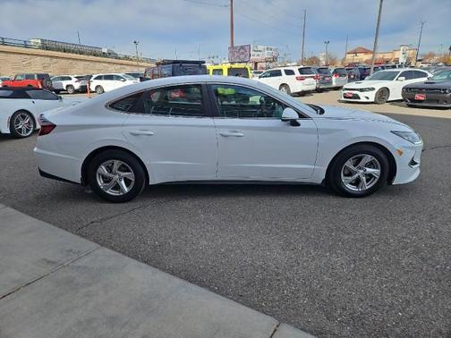 2022 Hyundai SONATA SE