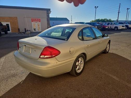 2004 Ford Taurus SE