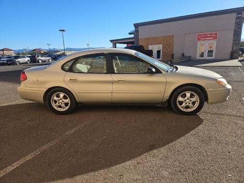 2004 Ford Taurus SE