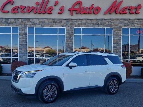 2022 Nissan Pathfinder SV