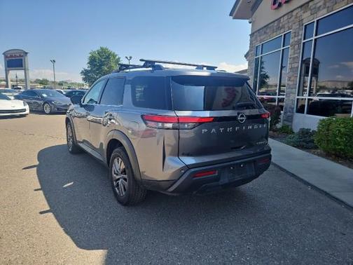 2022 Nissan Pathfinder SV