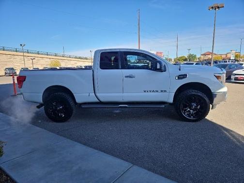 2017 Nissan Titan XD SV
