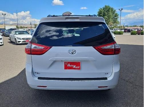 2017 Toyota Sienna LE