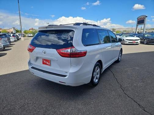 2017 Toyota Sienna LE