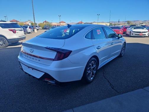 2022 Hyundai SONATA SEL