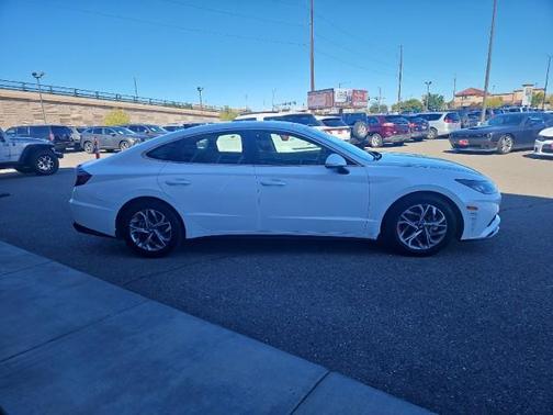 2022 Hyundai SONATA SEL