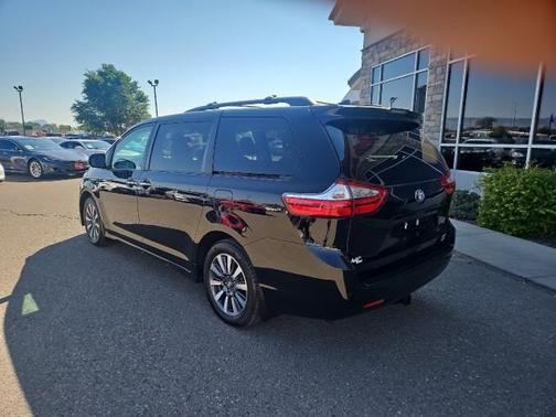 2018 Toyota Sienna XLE