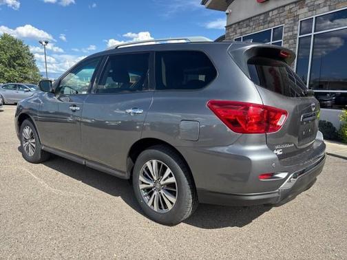 2020 Nissan Pathfinder SV