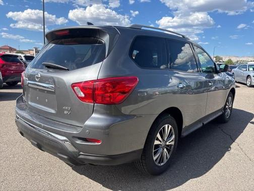 2020 Nissan Pathfinder SV