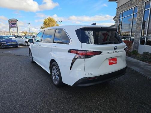 2021 Toyota Sienna LE