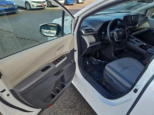 2021 Toyota Sienna LE