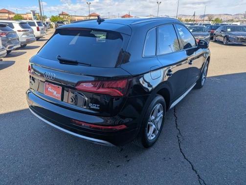 Mythos Black Metallic 2018 Audi Q5 2.0T Premium