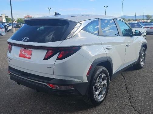 2022 Hyundai TUCSON SE