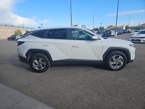 2022 Hyundai TUCSON SE