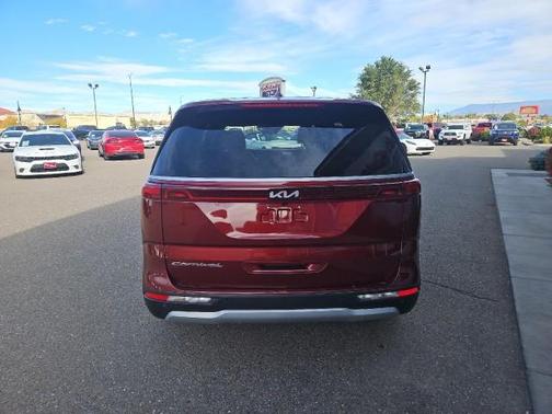 2022 Kia Carnival LX
