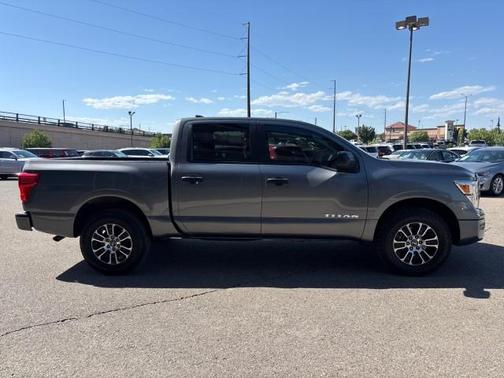 2022 Nissan Titan SV