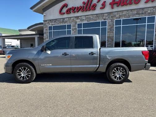2022 Nissan Titan SV