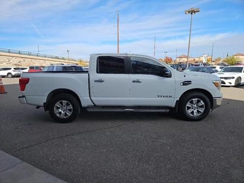 2017 Nissan Titan SV