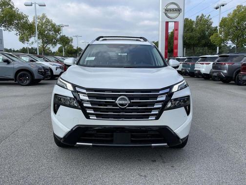 Everest White Pearl Tricoat 2026 Nissan Rogue Platinum