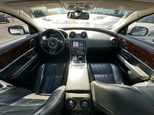 2014 Jaguar XJ Base