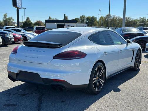 2016 Porsche Panamera GTS