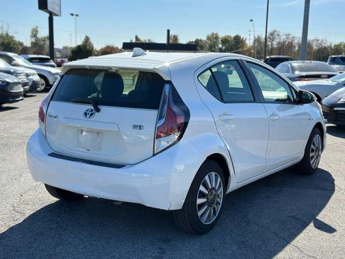 2016 Toyota Prius c Two