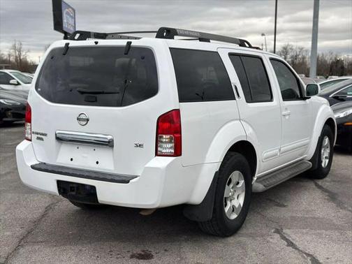 2005 Nissan Pathfinder XE