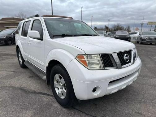 2005 Nissan Pathfinder XE