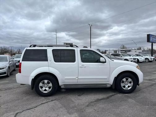 2005 Nissan Pathfinder XE